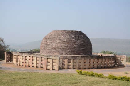 Stupa în Sanchi, marele și uriașul templu al lui Buddha