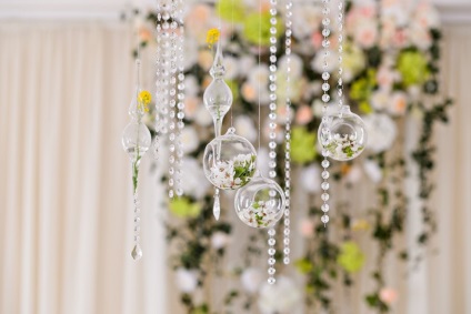 Esküvői virágkert, esküvői dekoráció, díszítés a Krím-i teremben