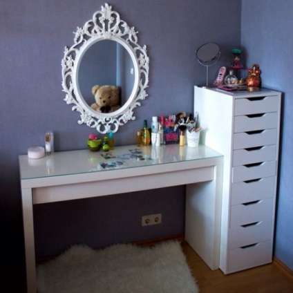 Тоалетка с огледало и осветление IKEA в интериора снимката, мнения