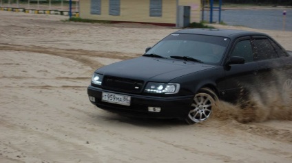 Tuning Audi 100 cu 4 corpuri de tuning proprii, faruri, interior