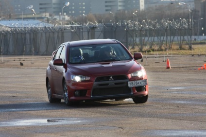 Extreme lecții de conducere cum să se comporte într-un drift