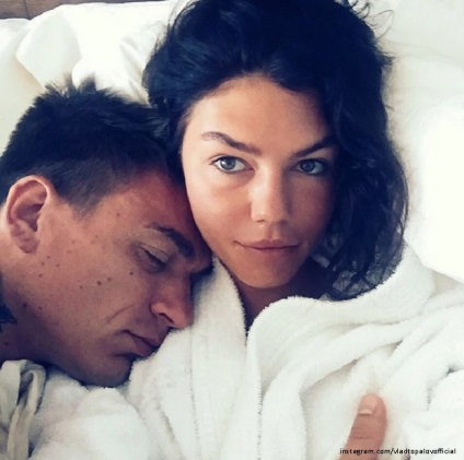 Vlad Topalov a publicat o fotografie cu soția în pat