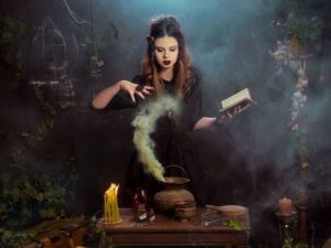 Vrăjitoarele vrăjesc în limba latină acasă