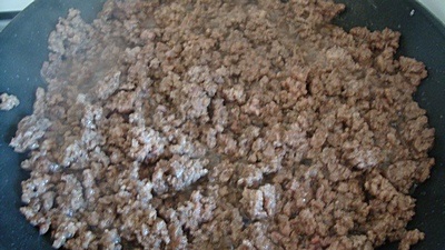 Cukkiniszkekből és darált húsból készült burgonya