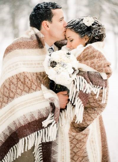 Imagine de nunta de iarna pentru un miret modern - este frumos, dar in primul rand foarte cald