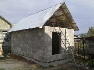 Баня своїми руками з блоків, будівництво фундаменту, стін, даху (фото, відео)