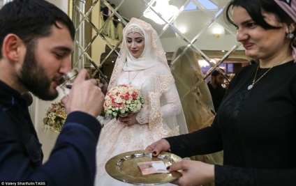Fără rude și dansuri, cum este nunta pentru mireasa cecenă