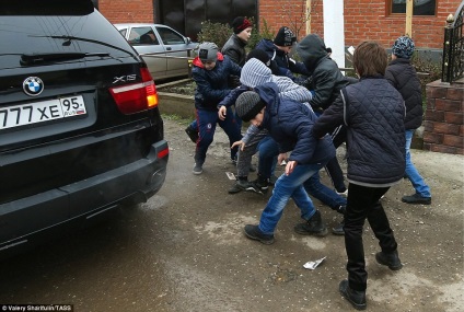 Fără rude și dansuri, cum este nunta pentru mireasa cecenă