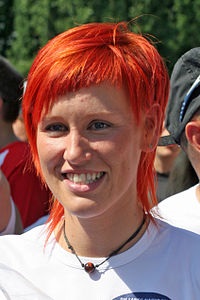 Biografie a biatlanului german Kati Wilhelm - un capac roșu