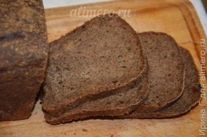Sandvișuri cu hering pe pâine neagră
