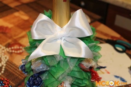 Karácsonyfa pezsgőből és édességekből - mesterkurzus, hogyan készítsd el a saját kezedet