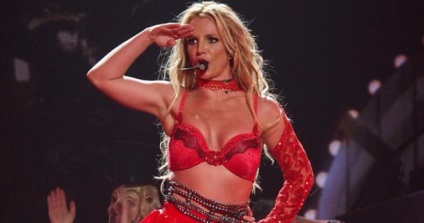 Britney spears fanatic a speriat-o în timpul unui concert