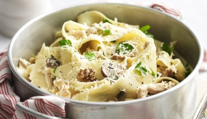 Fettuccine csirkével és gombával, lépésről lépésre recept