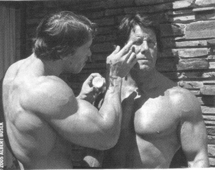 Istoria vieții lui Arnold Schwarzenegger (text foto) este o resursă informațională