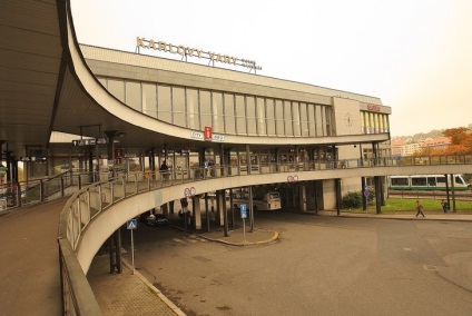 Cum să ajungeți de la Praga la Karlovy Vary cu trenul, autobuzul, taxiul, mașina