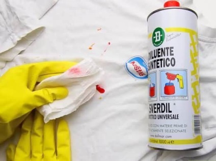 Hogyan lehet törölni a vízalapú festéket a ruhák otthonában