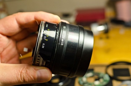 Cum de a fixa un obiectiv Nikon 18-70mm f