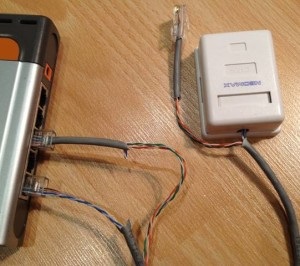 Как да се свържете два компютъра с един кабел (усукана двойка) с локална мрежа