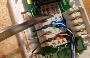 Cum se conectează două calculatoare cu un cablu (pereche răsucită) în rețeaua locală