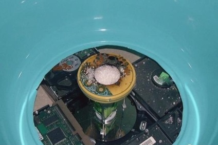 Cum se face un aparat pentru fabricarea vatei dulci din bumbac dintr-un hard disk vechi