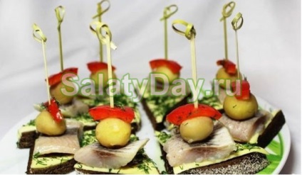 Canape with herring és black kenyér - a tökéletes snack recept fotókkal és videókkal