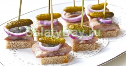 Canape with herring és black kenyér - a tökéletes snack recept fotókkal és videókkal