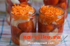 Conserve de roșii în jeleu cu ceapă și morcovi în letonă