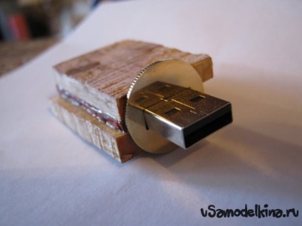 Cauza din lemn pentru o unitate flash USB cu mâinile proprii