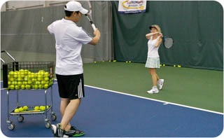 Învățarea de a juca tenis - începutul antrenamentului în grupul de tenis
