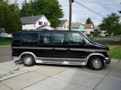 Prezentare generală a microbuzului ford econoline (1992-2007)