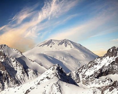 Una dintre minunile lumii este Elbrusul