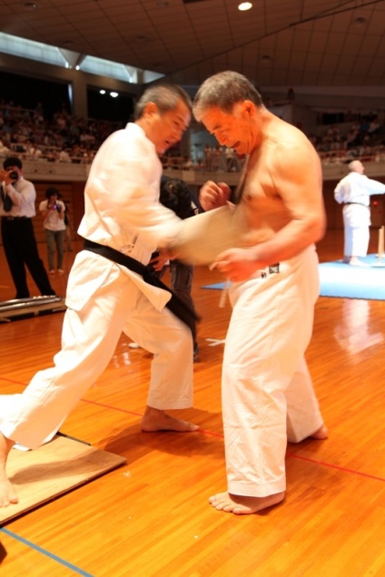 Okinawa soare, mare și karate, o comunitate suntem - călători la viziunea ta