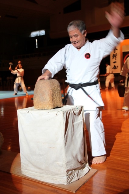 Okinawa soare, mare și karate, o comunitate suntem - călători la viziunea ta