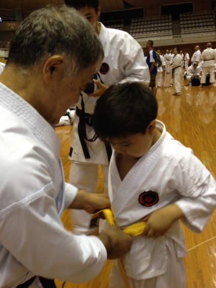 Okinawa soare, mare și karate, o comunitate suntem - călători la viziunea ta