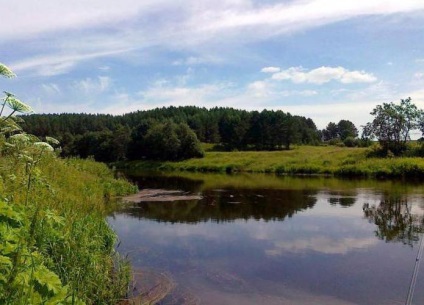 Lacul Ayatskoe din regiunea Sverdlovsk se odihnesc, pescuitul