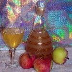 Bere cu miere - rețete pentru tuse, răceli, gât și gripă