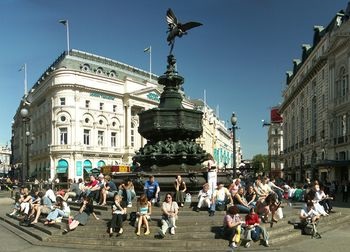 Piccadilly Circus - și care este în centru