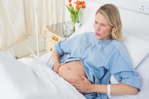 De ce durează stomacul meu în timpul sarcinii și este periculos?