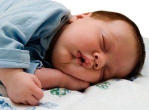 De ce dormeste nou-nascutul cu o gura deschisa, exista vreun motiv de ingrijorare cu aceasta metoda de somn