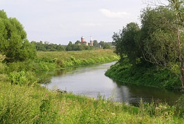 Râul este sora regiunii Moscova, canalul Moscova-Volga, deșertul Medvedeva, Bogoroditsky, templul