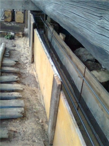Repararea fundației unei case vechi din lemn cu mâinile tale