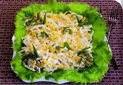 Salata cu bastoane crab și porumb - 10 opțiuni