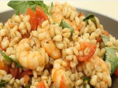 Salata cu creveți și roșii în Marea Mediterană