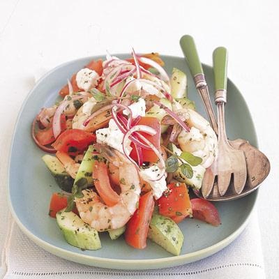 Salata cu creveți și roșii în Marea Mediterană