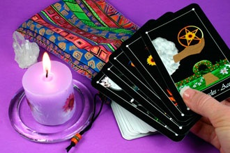 Șapte hărți gratuite online pe carduri de tarot