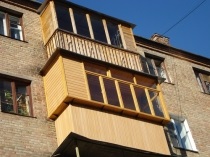 Sfaturi, decât de a tăia balconul în afară, comparând finisajul balconului cu siding, tabla profilate și foi profilate,