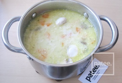Gombával és füstölt csirkével készült tejszínes leves - recept a fotókkal - patee
