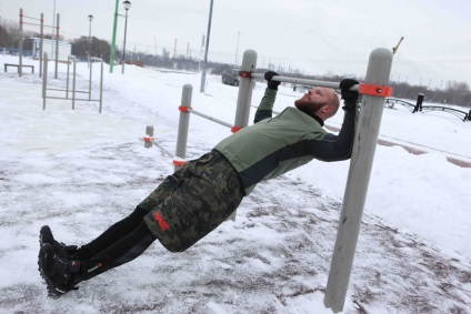 Training pe stradă în timpul iernii 14 exerciții pe bar, baruri și un număr de