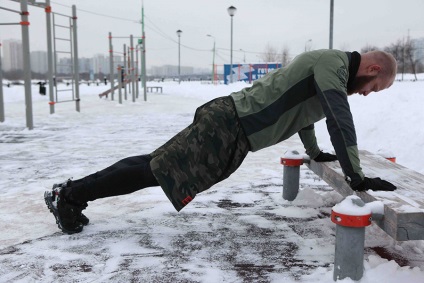 Training pe stradă în timpul iernii 14 exerciții pe bar, baruri și un număr de