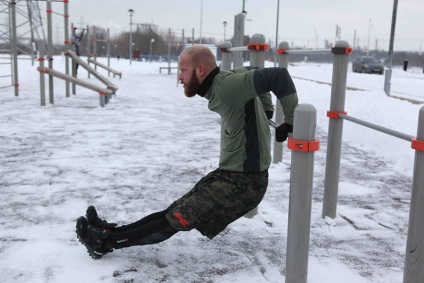 Training pe stradă în timpul iernii 14 exerciții pe bar, baruri și un număr de